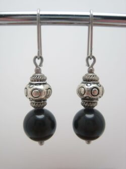 Boucles d’oreilles minérales obsidienne et métal argenté