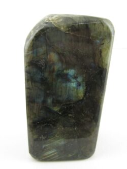 Pierre labradorite polie