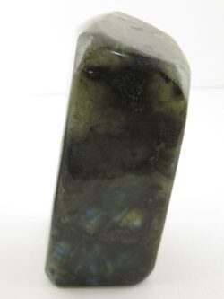 Pierre labradorite polie