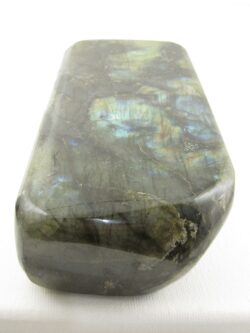 Pierre labradorite polie