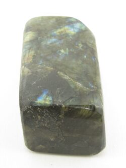 Pierre labradorite polie