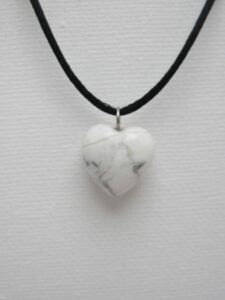 Pendentif Minéral Cœur howlite