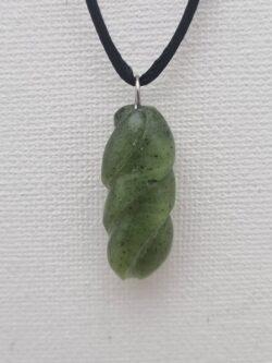 Pendentif Minéral Spirale Jade néphrite