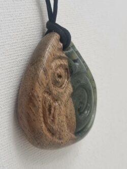 Pendentif Bois de Tamarin et Jade néphrite